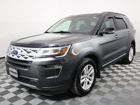 Used 2018 Ford Explorer XLT w/ Equipment Group 201A image 5