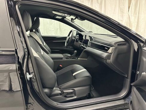 Used 2025 Toyota Camry SE image 58