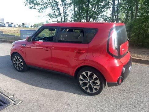 Used 2016 Kia Soul + image 6