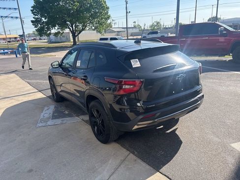Used 2025 Chevrolet Trax ACTIV w/ Sunroof Package image 3