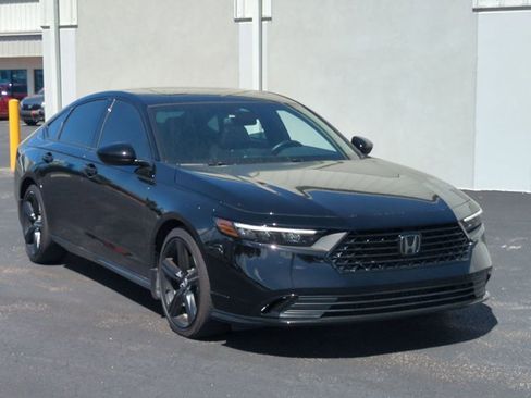 Used 2023 Honda Accord Sport image 3