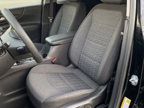 Used 2023 Chevrolet Equinox LT image 11