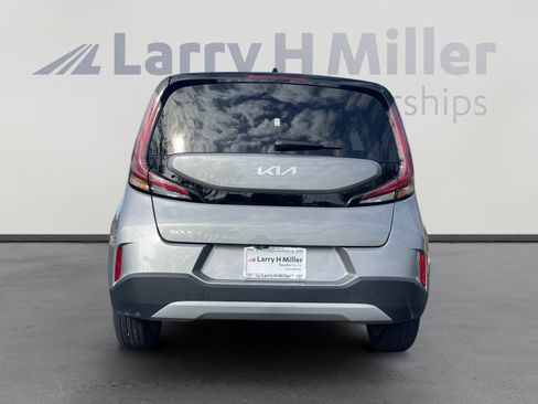 Used 2023 Kia Soul LX w/ LX Technology Package image 4