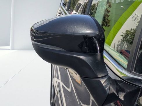 Used 2023 Chrysler Pacifica Touring-L FWD image 10