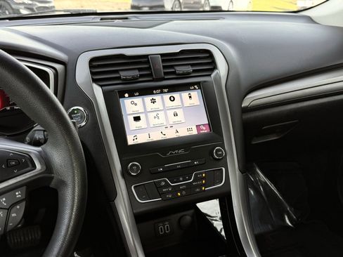 Used 2019 Ford Fusion SE FWD image 37