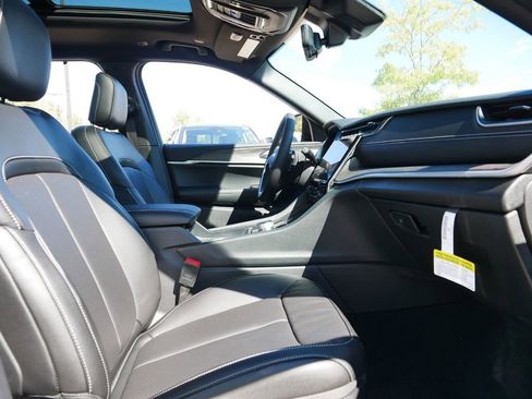 Certified 2025 Jeep Grand Cherokee L Limited w/ Luxury Tech Group II image 25