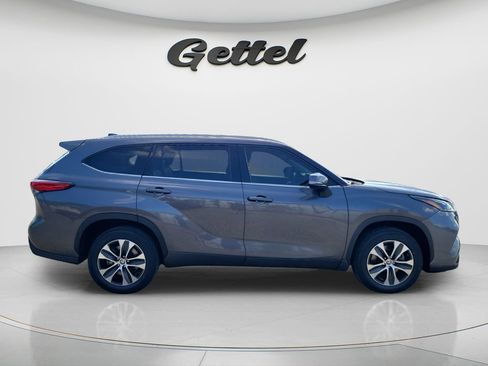 Used 2022 Toyota Highlander XLE FWD image 6