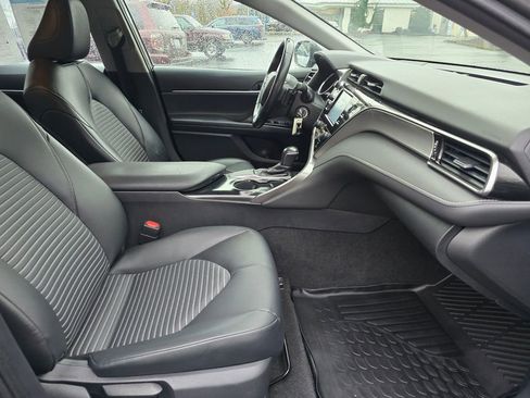 Used 2019 Toyota Camry SE image 5