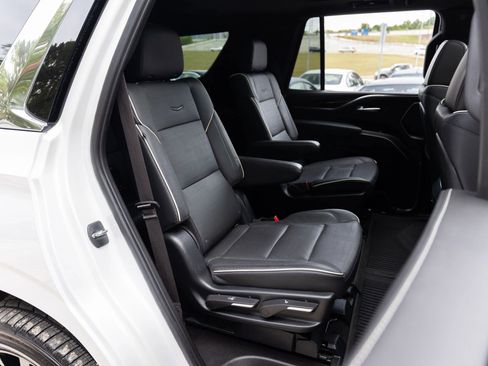 Used 2023 Cadillac Escalade Premium Luxury image 23