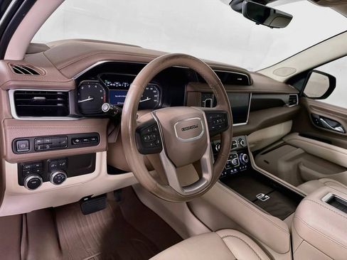 Used 2021 GMC Yukon XL Denali w/ Denali Premium Package AWD/4WD image 10