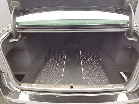 Used 2022 BMW M760i xDrive w/ Luxury Rear Seating Package image 10