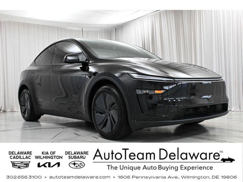 Used 2026 Tesla Model Y Long Range RWD image 1