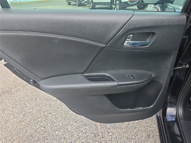 Used 2017 Honda Accord EX-L image 7