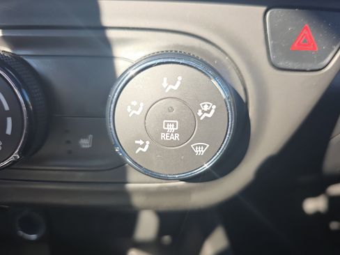 Used 2024 Chevrolet Trax RS w/ Sunroof Package image 26