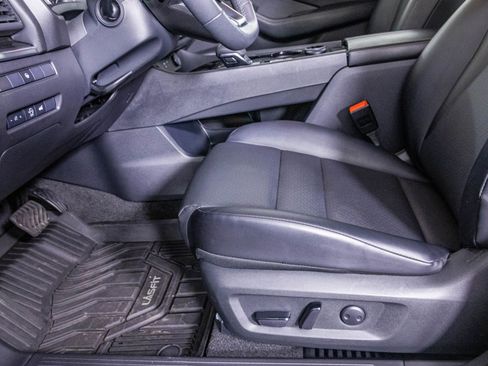 Used 2024 Nissan Rogue SV w/ SV Premium Package image 18