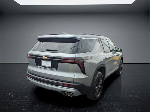 Used 2026 Chevrolet Traverse LT w/ Driver Confidence Package FWD image 7