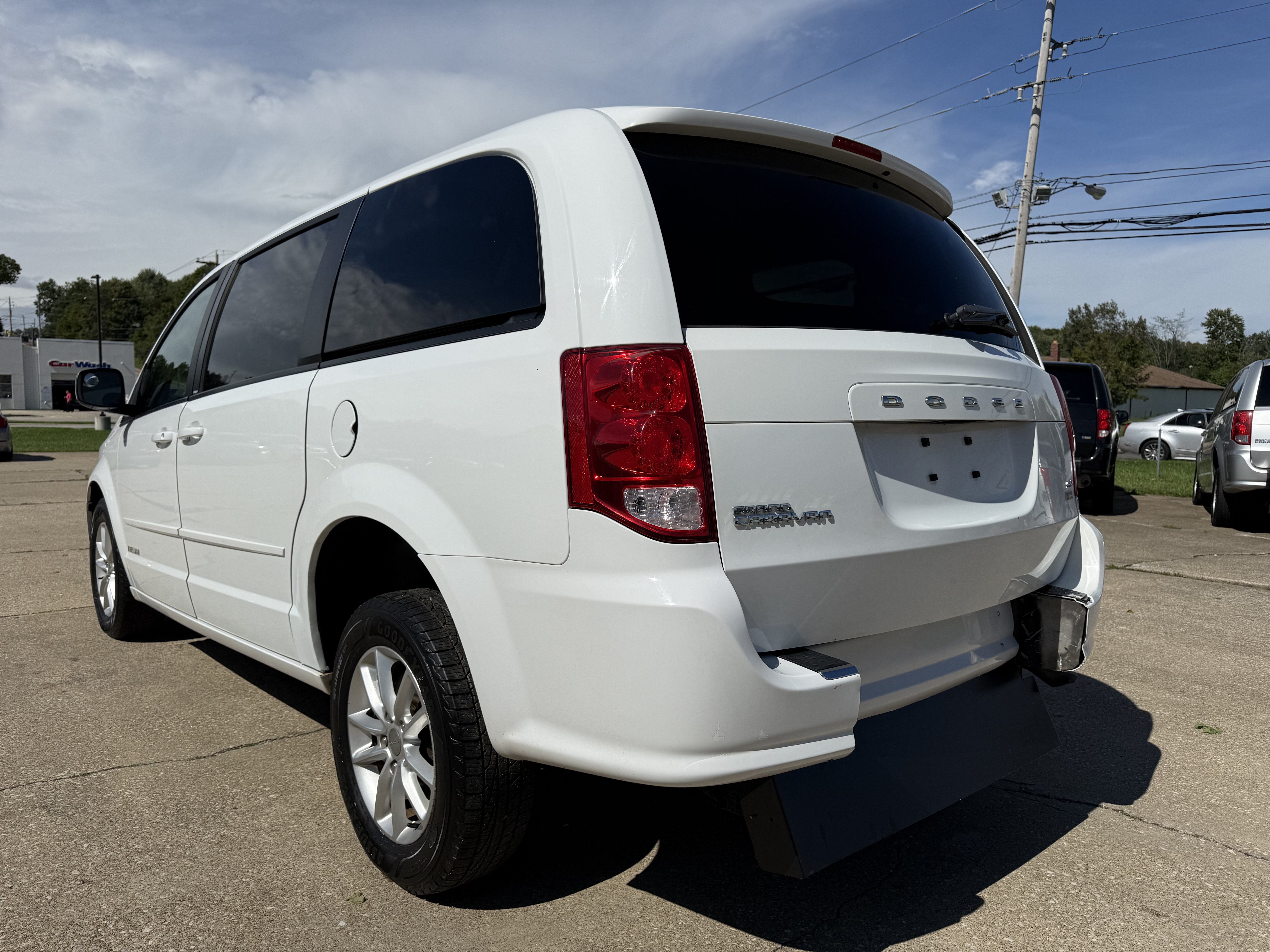 Used 2014 Dodge Grand Caravan SXT FWD image 4