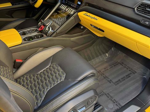 Used 2021 Lamborghini Urus image 47