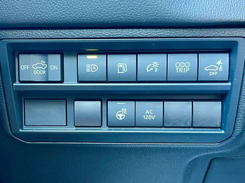 Used 2025 Toyota Tundra Limited image 33