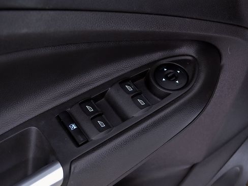 Used 2015 Ford Escape SE FWD image 16