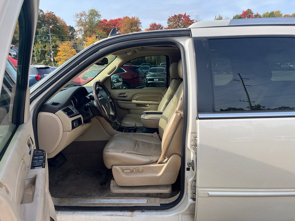 Used 2012 Cadillac Escalade Premium AWD/4WD image 2