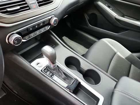 Used 2025 Nissan Altima 2.5 SV FWD image 20