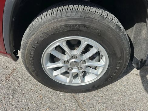 Used 2018 Jeep Grand Cherokee Laredo AWD/4WD image 24