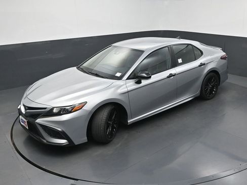 Used 2022 Toyota Camry SE FWD image 32