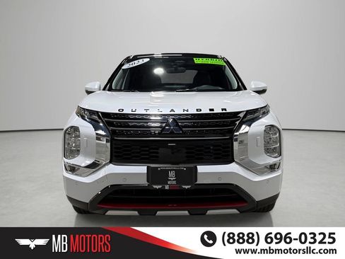 Used 2023 Mitsubishi Outlander SE AWD/4WD image 2
