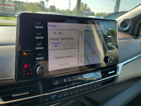 Used 2023 Toyota Sienna Platinum FWD image 33