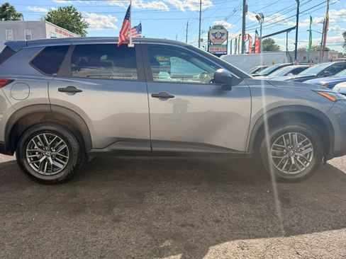 Used 2024 Nissan Rogue S FWD image 11