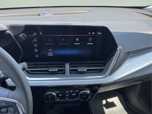 New 2026 Chevrolet Trax LT w/ LT Convenience Package FWD image 16