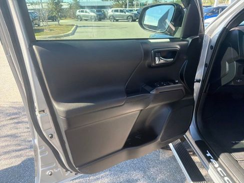 Used 2018 Toyota Tacoma TRD Off-Road image 15