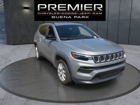 Certified 2023 Jeep Compass Latitude w/ Sun and Sound Group AWD/4WD image 2