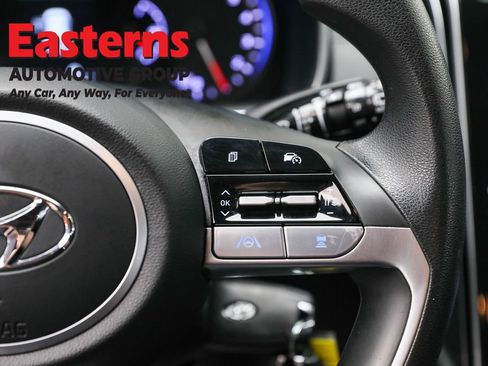 Used 2023 Hyundai Tucson SE image 16