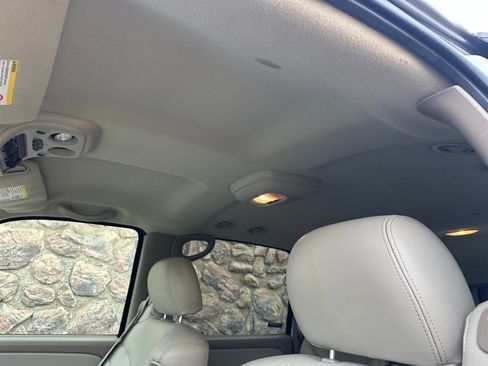 Used 2002 GMC Yukon XL 2500 SLT image 16