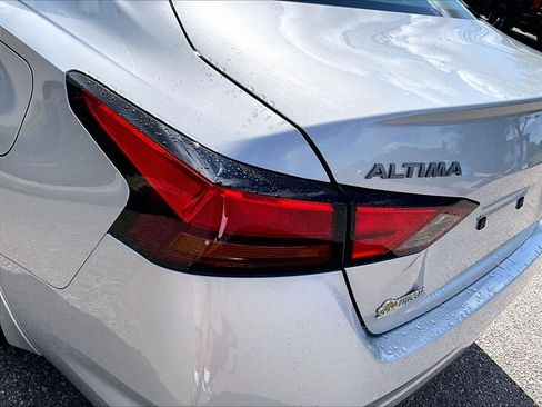 Used 2024 Nissan Altima 2.5 SR AWD/4WD image 32