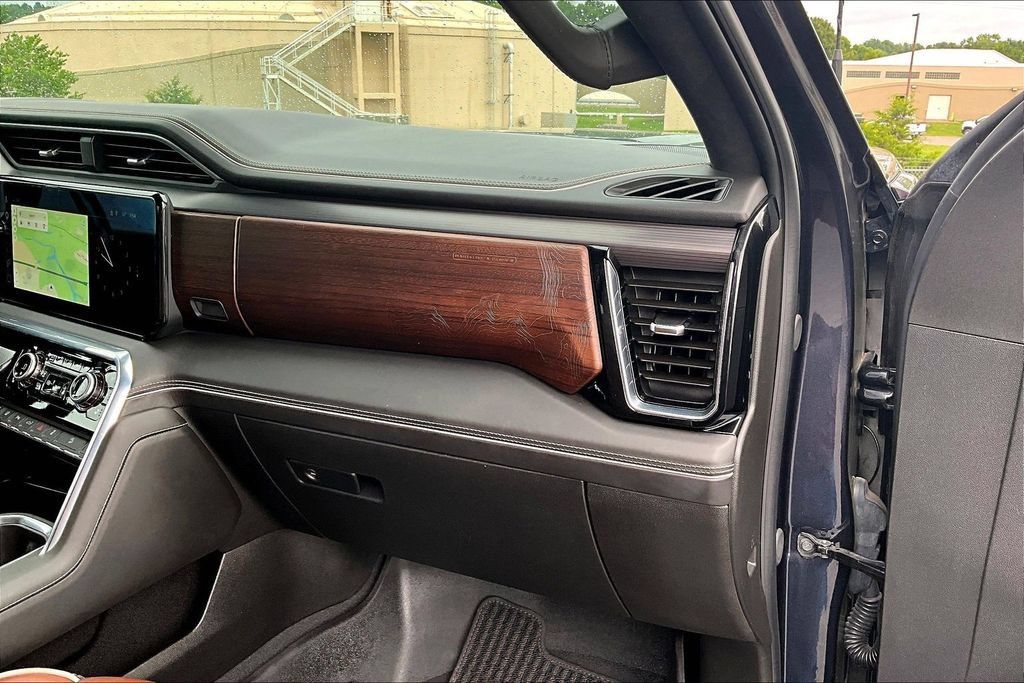 Used 2024 GMC Sierra 3500 Denali Ultimate AWD/4WD image 29