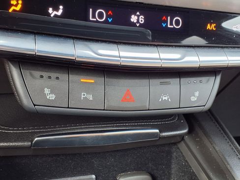 Used 2024 Cadillac XT4 Luxury FWD image 7
