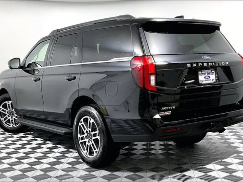 Used 2025 Ford Expedition Active RWD image 11