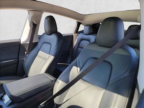 Used 2021 Tesla Model Y Long Range image 13