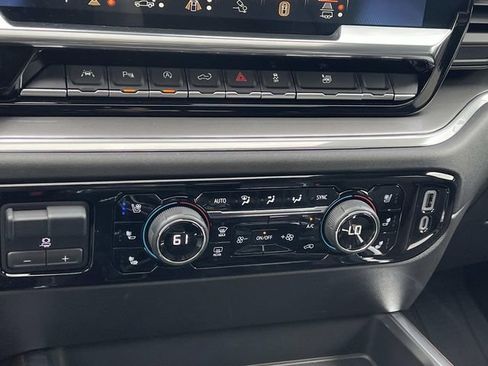 Used 2025 Chevrolet Silverado 1500 High Country w/ High Country Premium Package AWD/4WD image 24