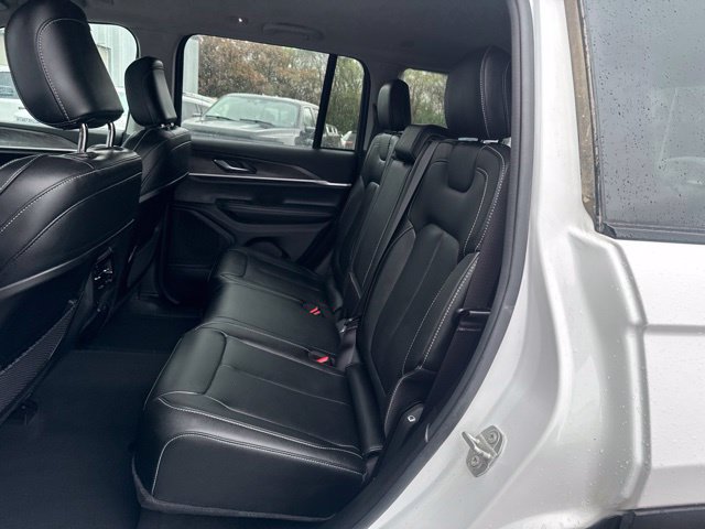 Used 2024 Jeep Grand Cherokee Limited w/ Trailer Tow Package AWD/4WD image 14