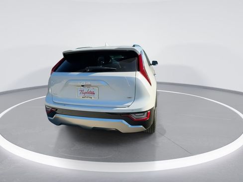 Used 2025 Kia Niro SX Touring image 8
