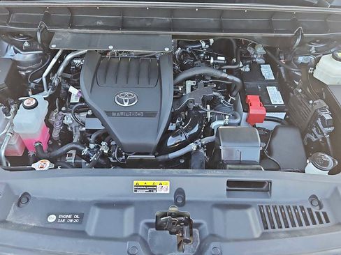 Used 2023 Toyota Highlander XLE image 18