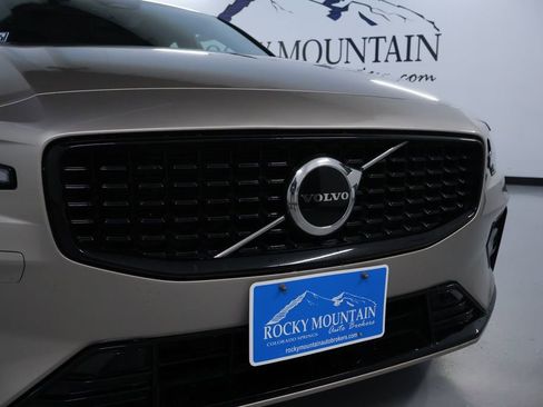 Used 2024 Volvo S60 B5 Core image 9