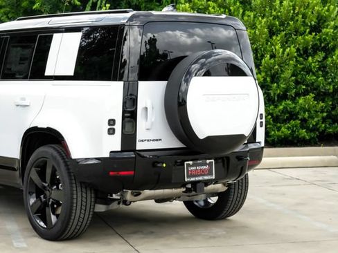 New 2026 Land Rover Defender 110 X-Dynamic SE AWD/4WD image 14