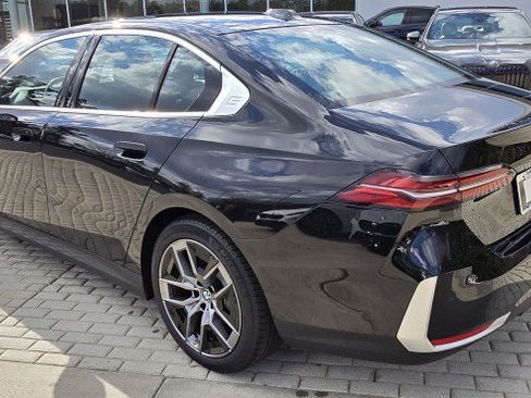 New 2026 BMW 530i w/ Premium Package RWD image 7