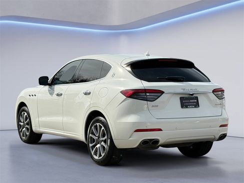 Used 2021 Maserati Levante S image 10