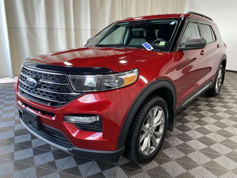 Used 2023 Ford Explorer XLT w/ Equipment Group 202A AWD/4WD image 3